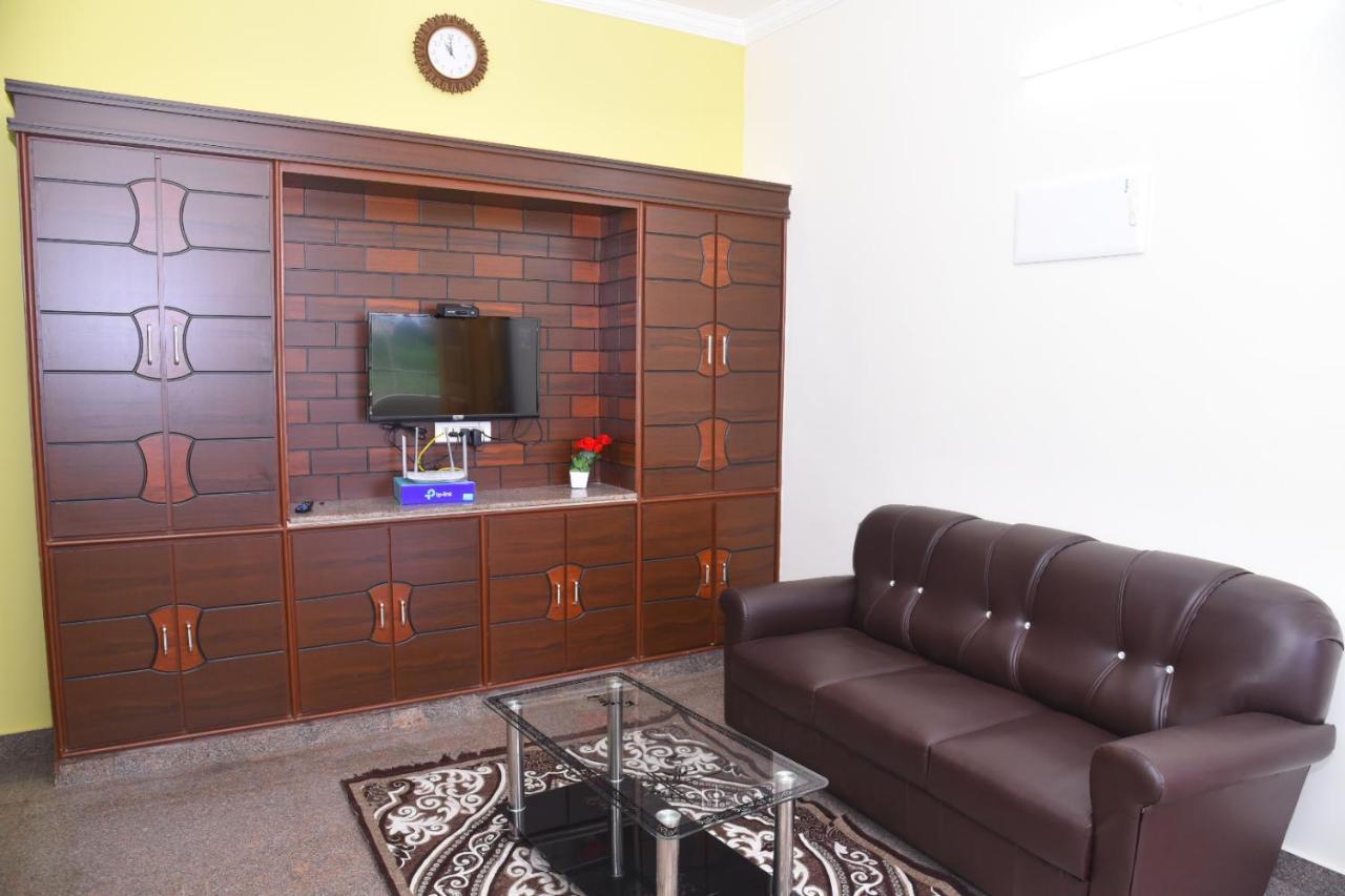 Four Seasons Home Stay Тирупати Екстериор снимка