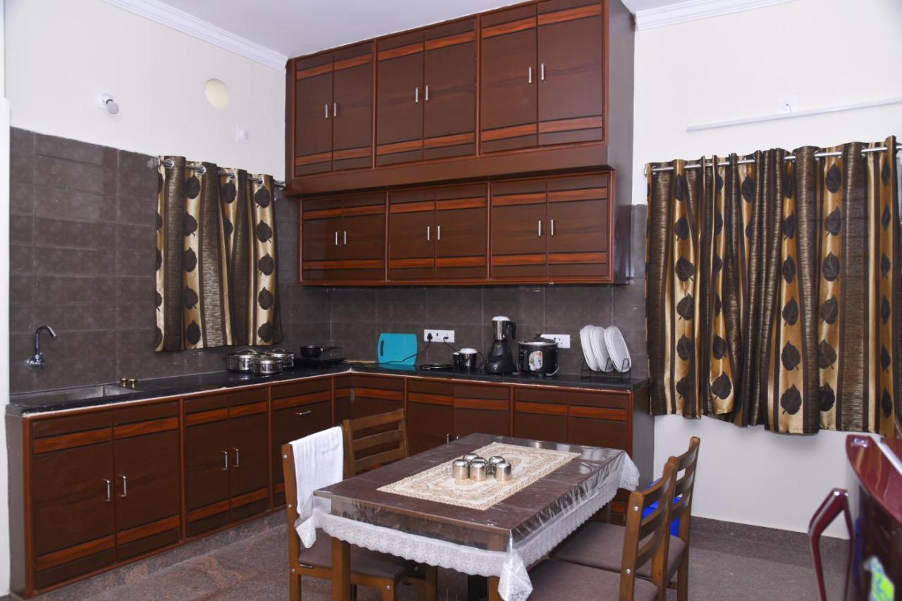 Four Seasons Home Stay Тирупати Екстериор снимка
