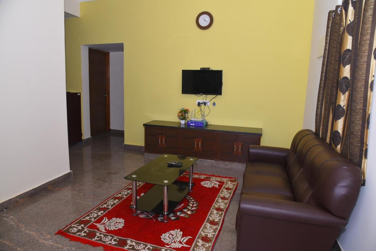 Four Seasons Home Stay Тирупати Екстериор снимка