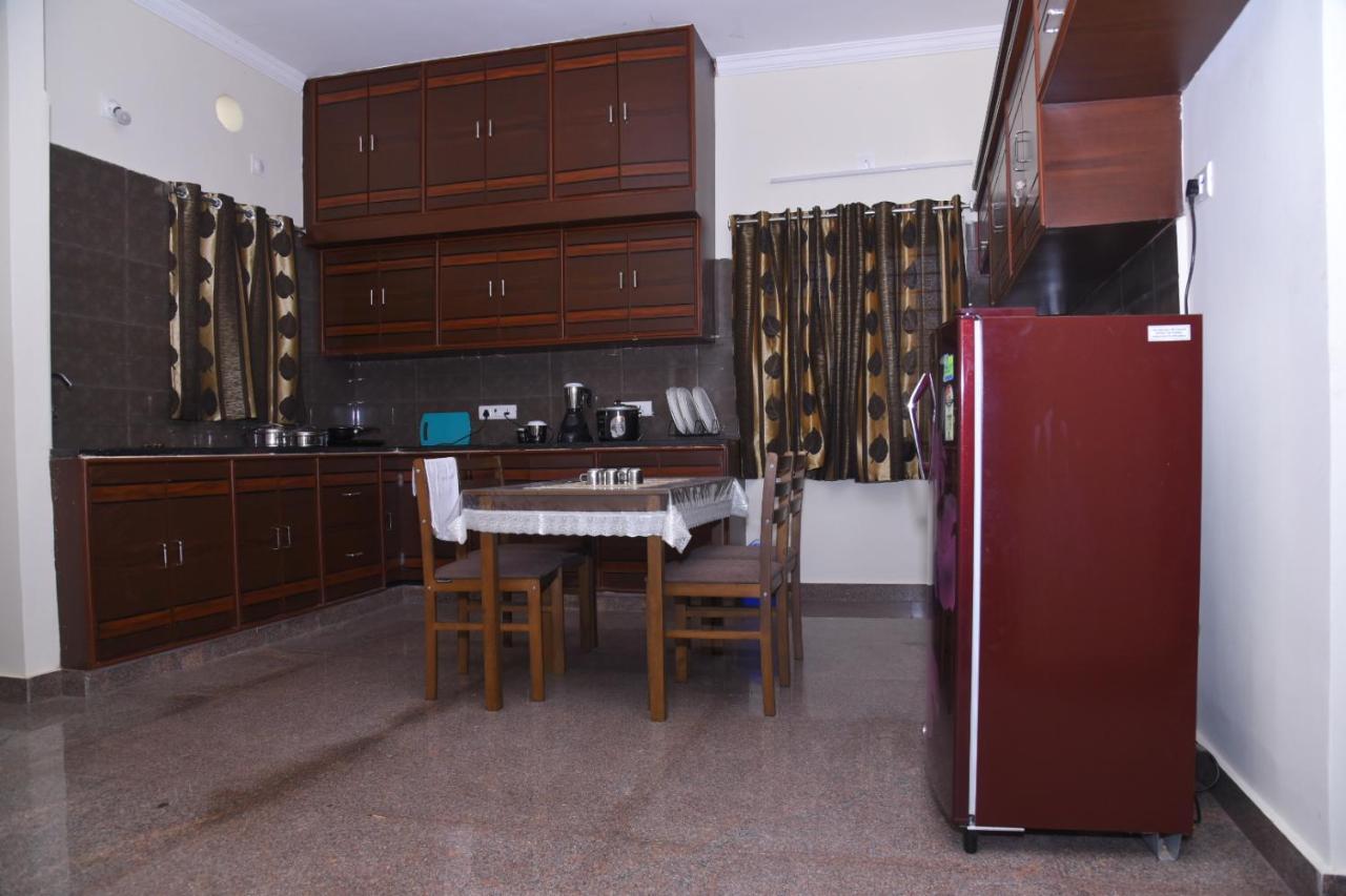 Four Seasons Home Stay Тирупати Екстериор снимка