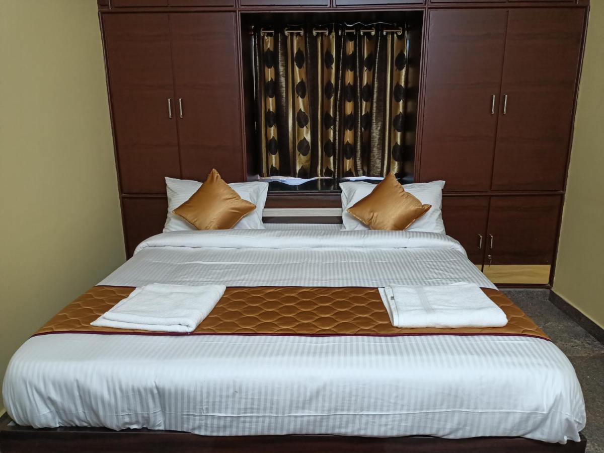 Four Seasons Home Stay Тирупати Екстериор снимка
