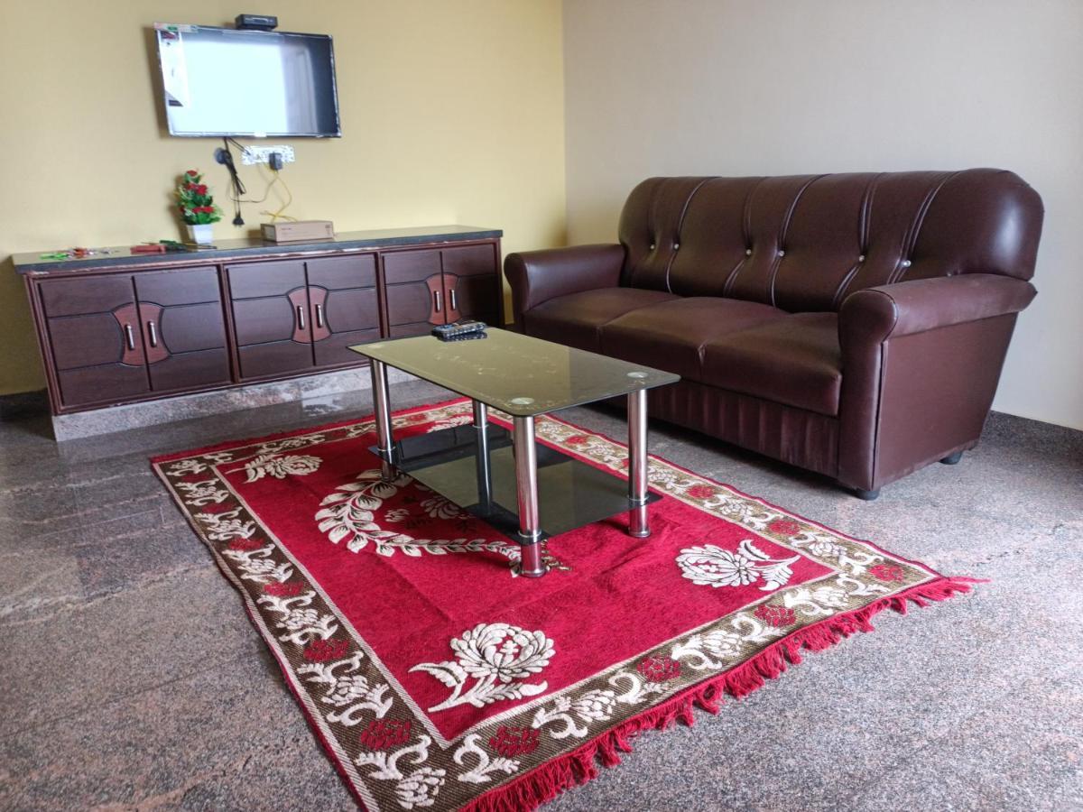 Four Seasons Home Stay Тирупати Екстериор снимка