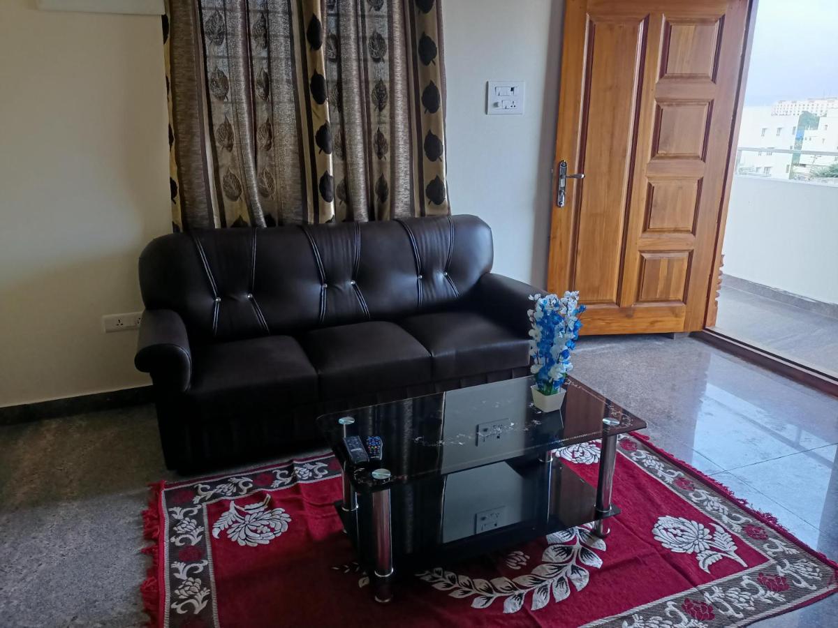 Four Seasons Home Stay Тирупати Екстериор снимка