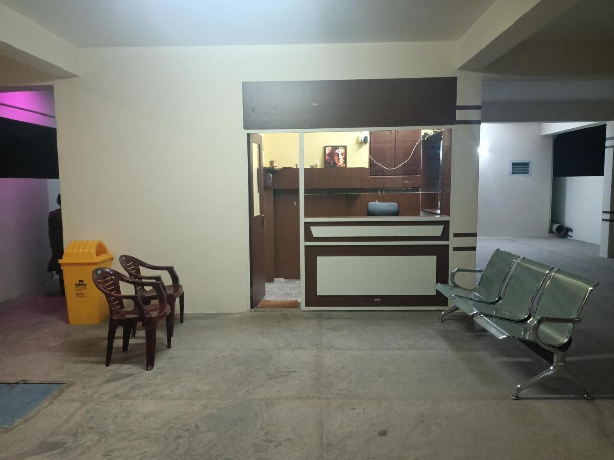 Four Seasons Home Stay Тирупати Екстериор снимка
