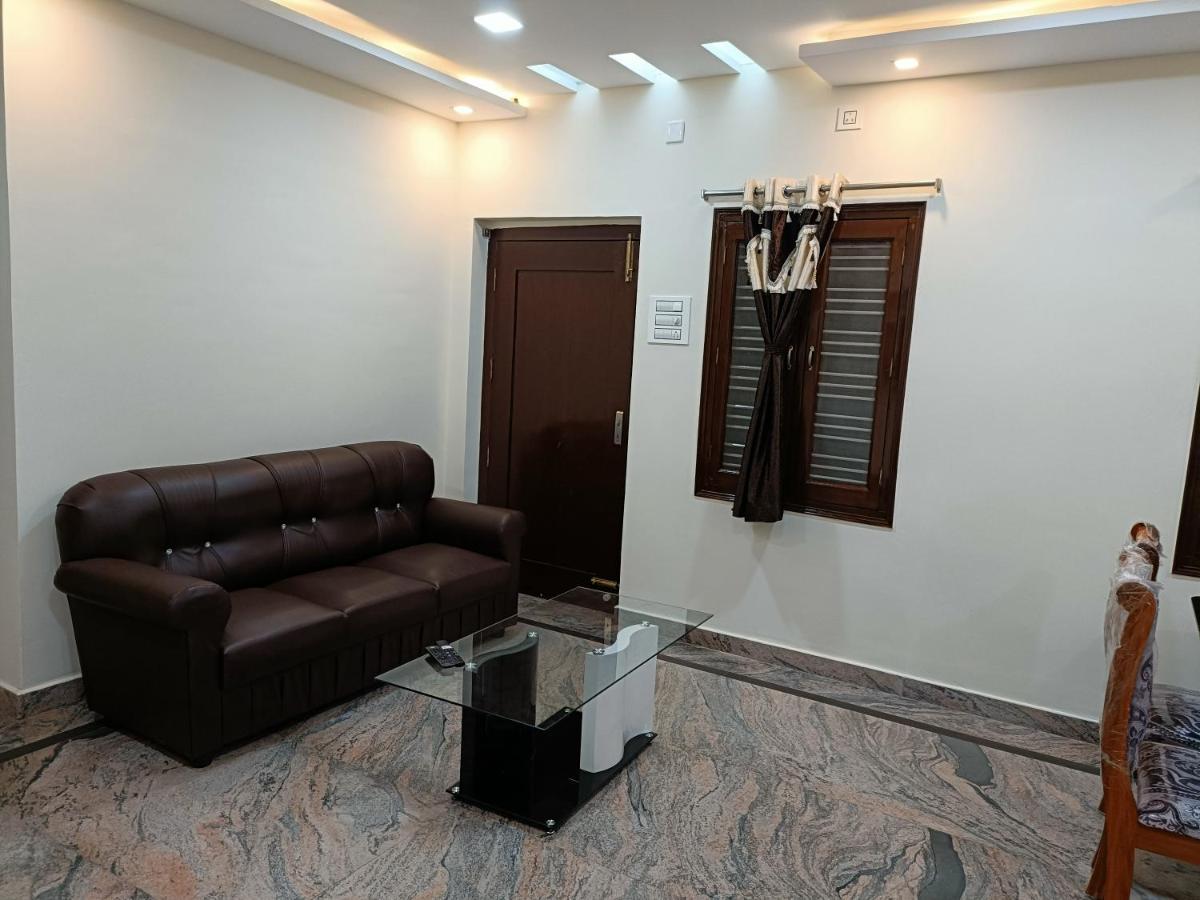 Four Seasons Home Stay Тирупати Екстериор снимка