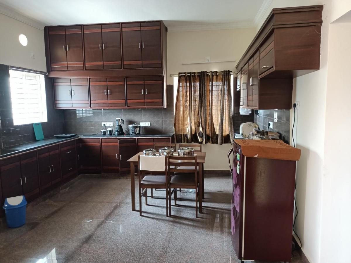 Four Seasons Home Stay Тирупати Екстериор снимка